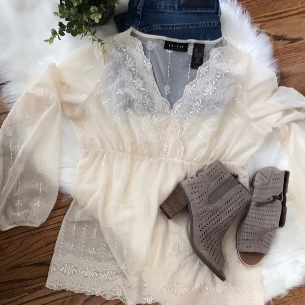 Axcess sheer lace top size L